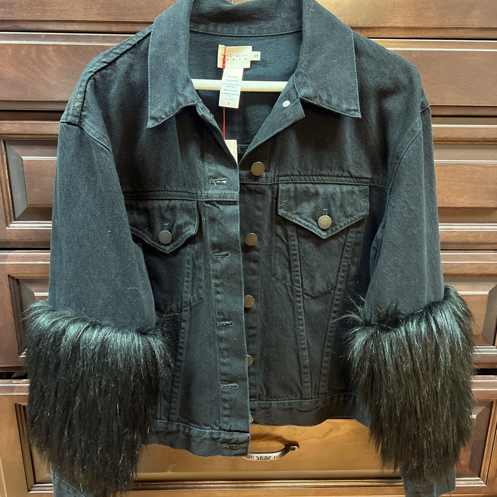 BRAND NEW ✨ALICE + OLIVIA✨ BLACK JEAN JACKET♥️ this jacket has never been worn!